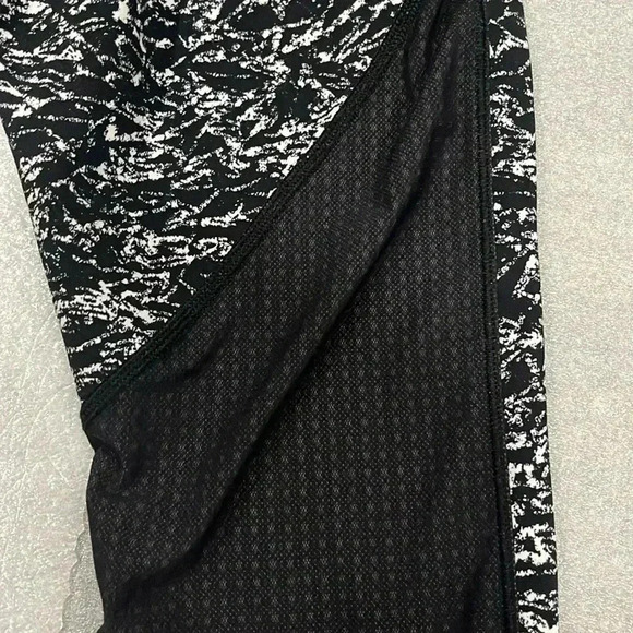 [Sz4] Lululemon  Deep Breath Crop (21" ) Iced Wave White Black-NWOT - Picture 9 of 11